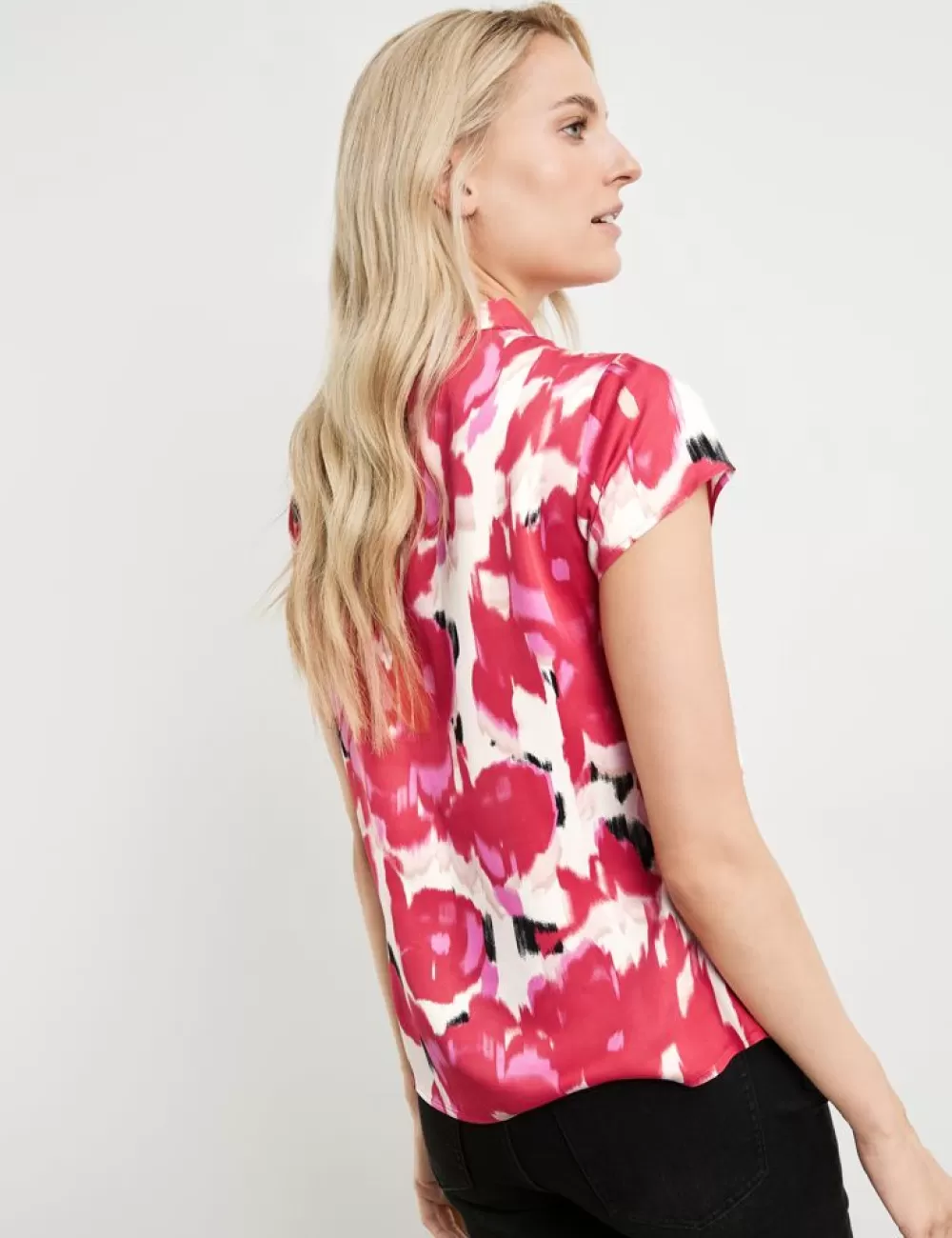 TAIFUN Bluzka Z Krotkim Rekawem W Kwiatowy Wzor Z Mala Stojka Fashion