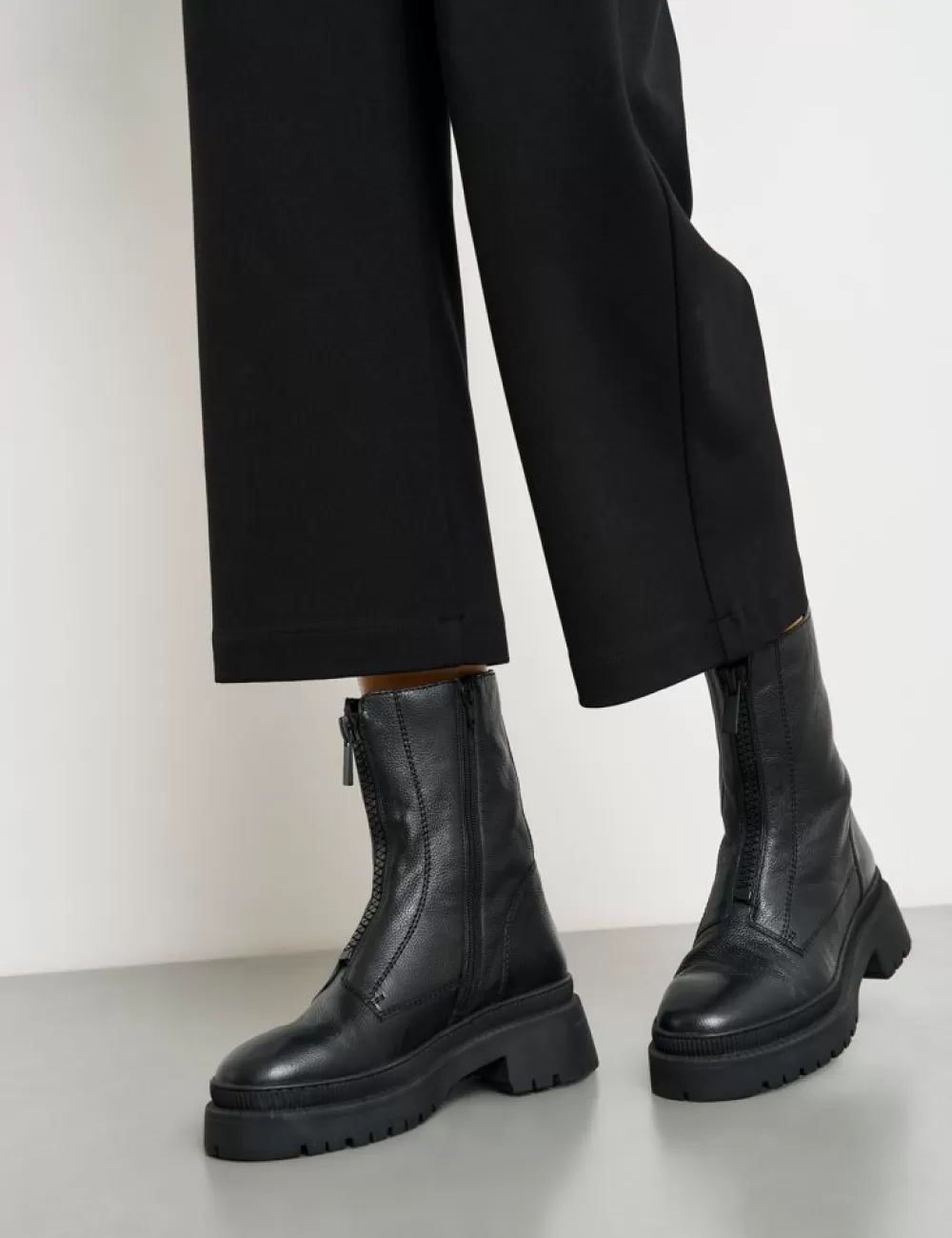 GERRY WEBER Botki Z Gladkiej Skory Z Zapieciem Na Zamek Blyskawiczny Na Przodzie Outlet