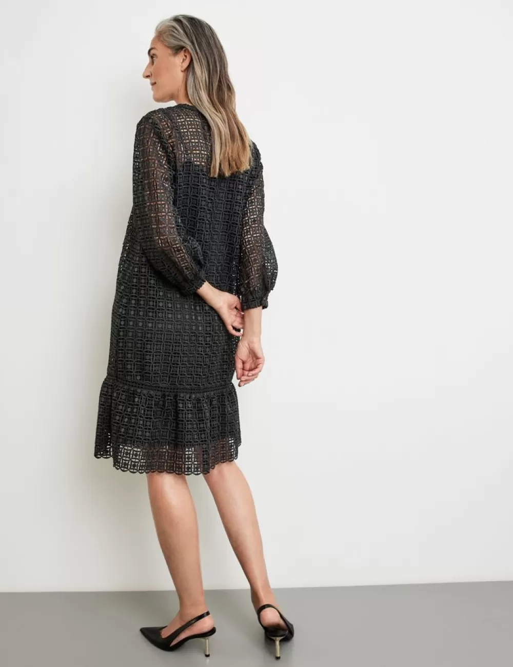 GERRY WEBER Ekstrawagancka Sukienka Z Azurowa Koronka I Doszyta Partia Spodnicy Discount