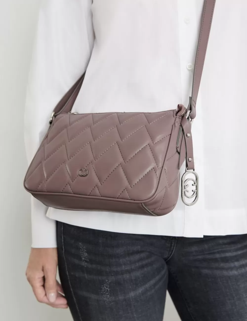 GERRY WEBER Sredniej Wielkosci Torba Na Ramie Z Ozdobnym Stebnowanym Wzorem Online